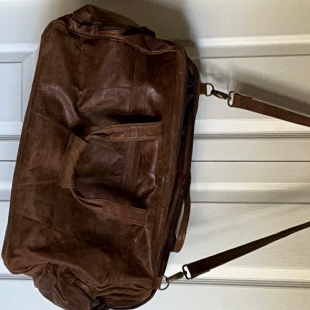 Classic Brown Leather Weekender Duffel Bag - Adjustable Strap - Picture 2 of 8